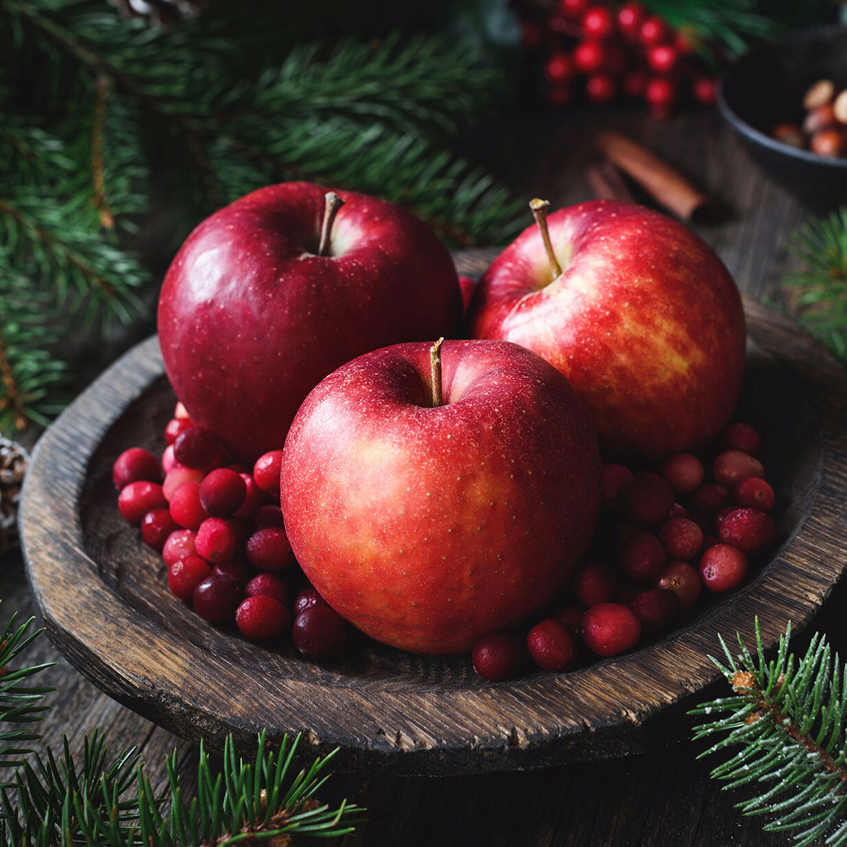 Apfel zu den Keksen legen