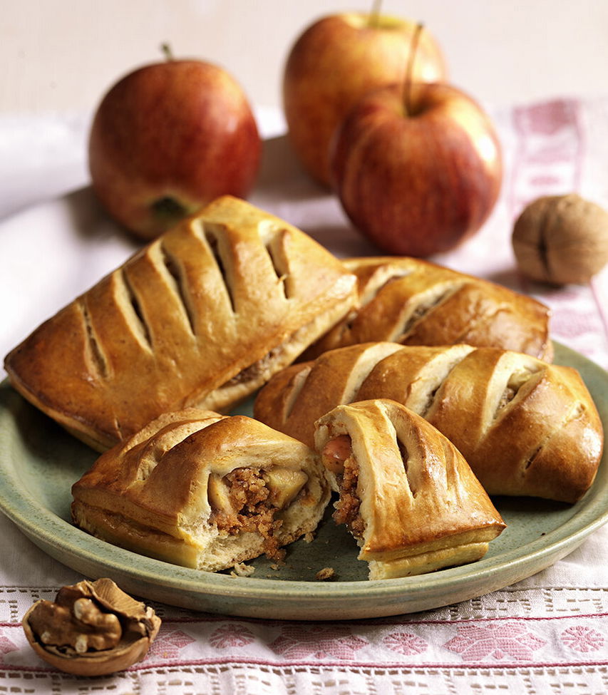 Apfel-Nuss-Jalousien mit Hefeteig
