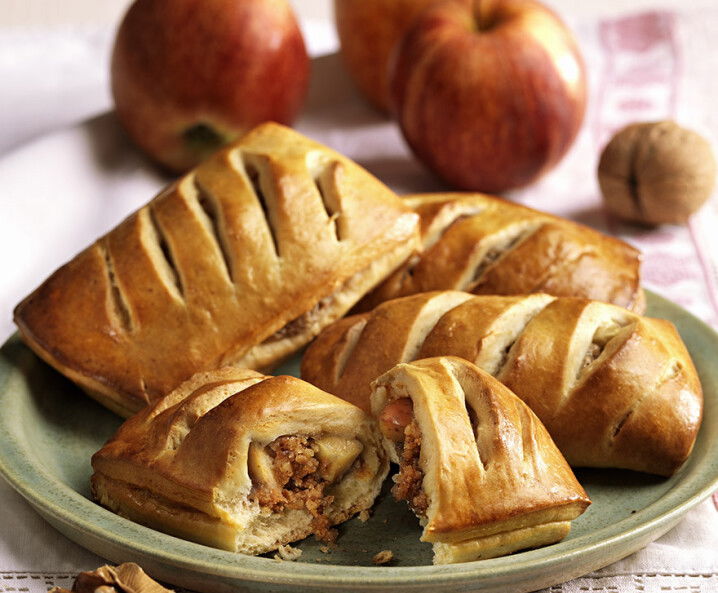 Apfel-Nuss-Jalousien mit Hefeteig