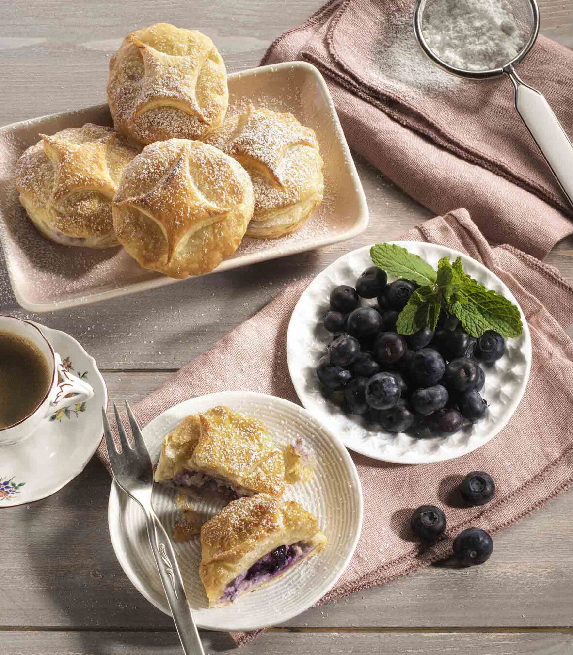 Blätterteighäppchen mit Blaubeeren