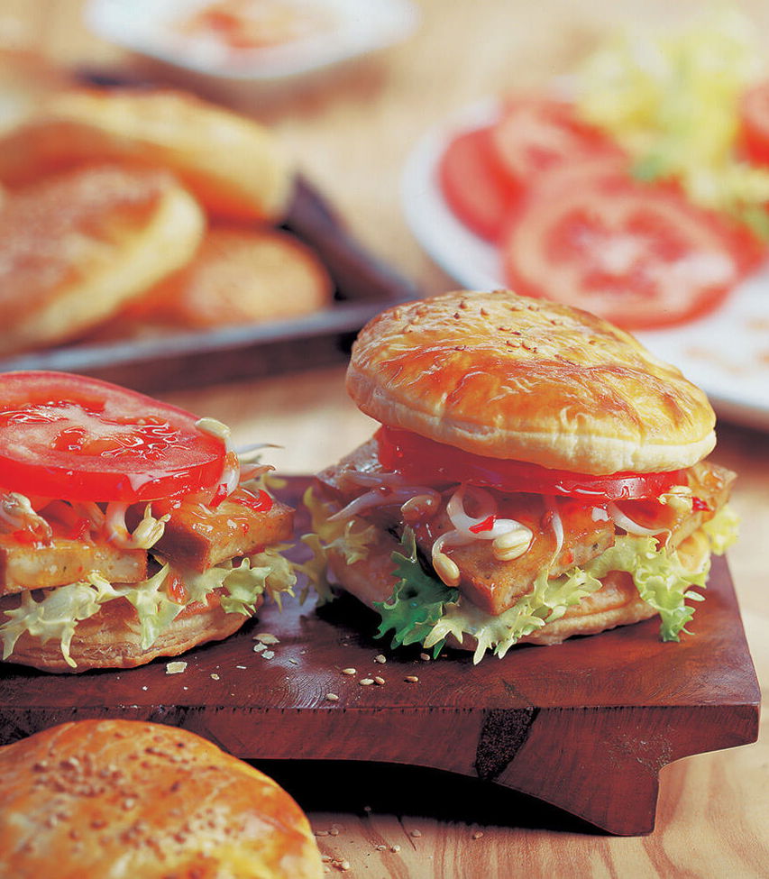Vegane Blätterteigburger mit Räuchertofu