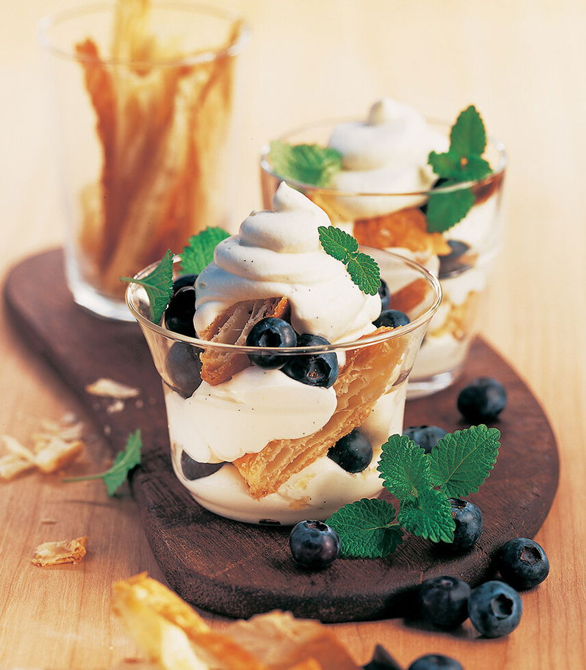 Veganer Blätterteig Crumble mit Beeren