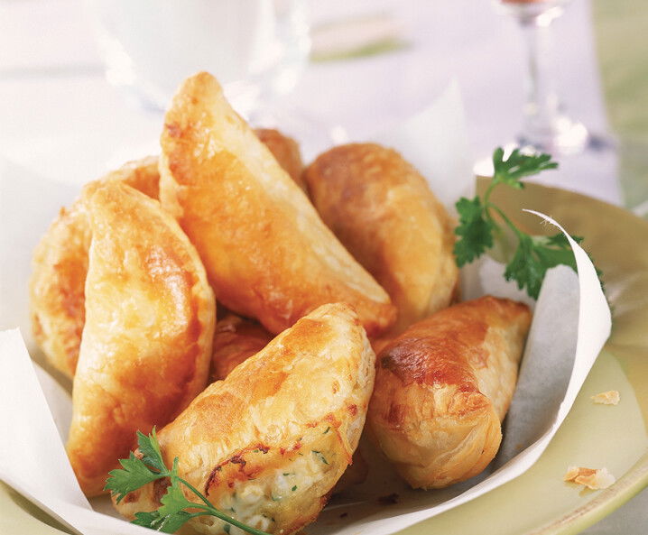 Blätterteighalbmonde mit Zwiebel