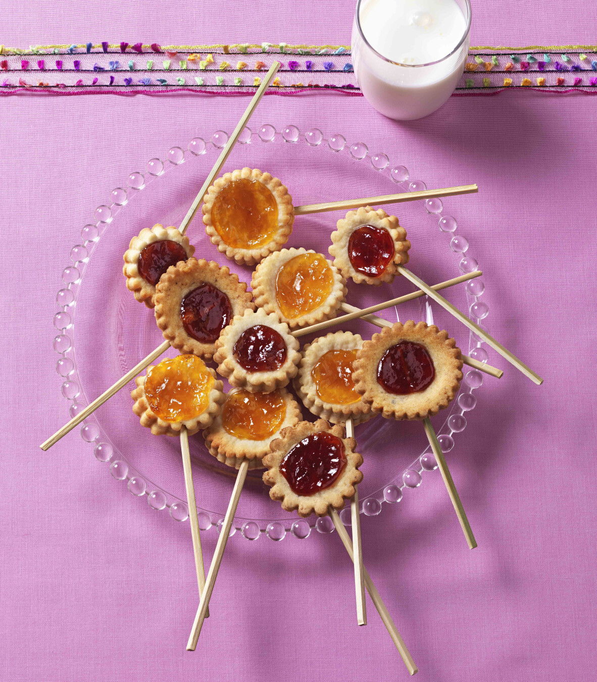 Bunte Kekslollies - Cake-Pops mit Marmelade