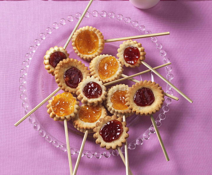 Bunte Kekslollies - Cake-Pops mit Marmelade