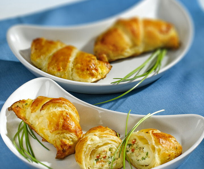 Eier-Räucherlachs Kipferl aus Blätterteig