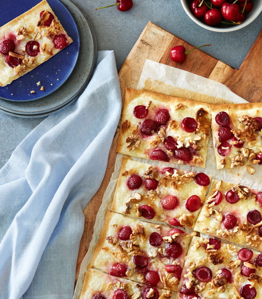 süßer Flammkuchen mit Kirschen