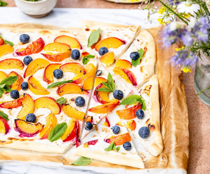 Flambierter Pfirsich-Flammkuchen