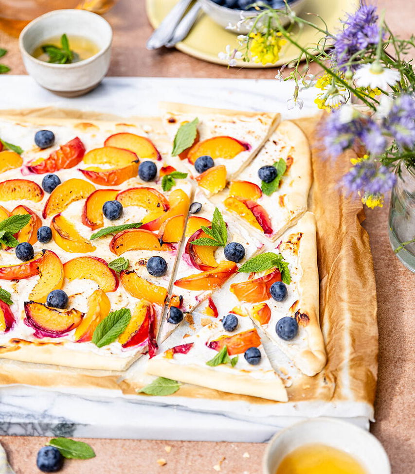 Flambierter Pfirsich-Flammkuchen