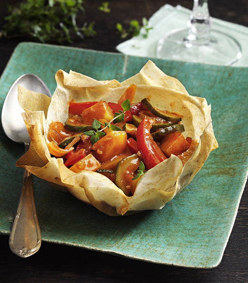 veganes Gemüsegulasch im Strudel Körbchen Tante Fanny