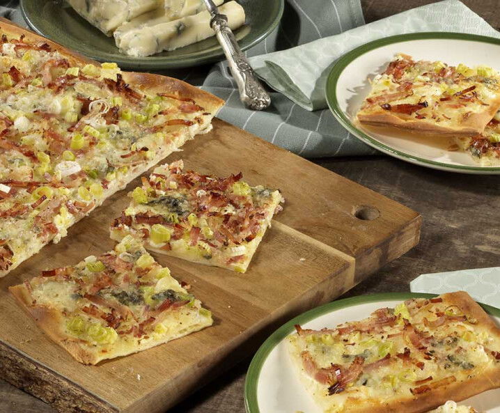 Gorgonzola Flammkuchen mit Speck