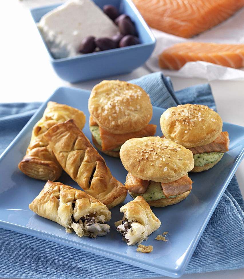 Kleingebaeck mit Schafskäse