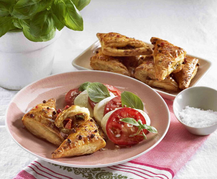 Mediterrane Blätterteigecken