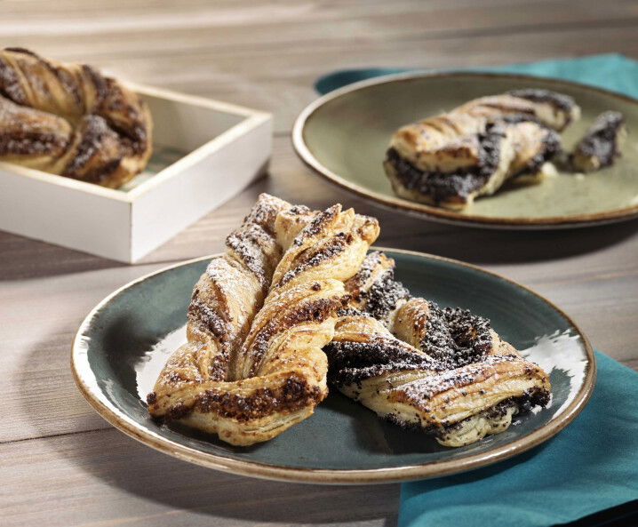 Nussstangerl und Mohnstangerl aus Blätterteig