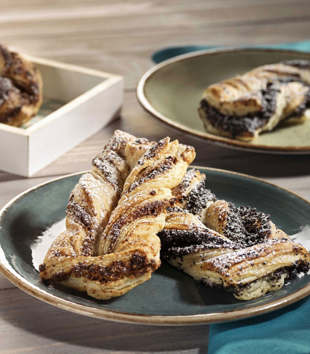 Nussstangerl und Mohnstangerl aus Blätterteig