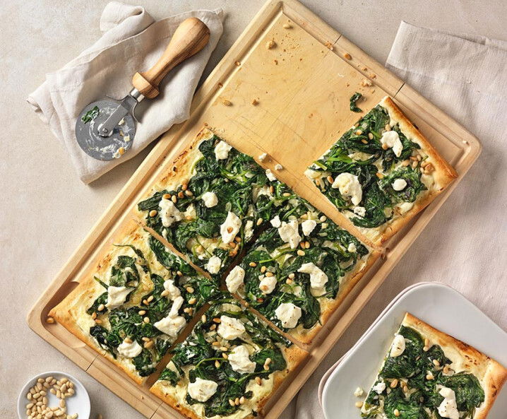 Pizza mit Spinat und Ricotta