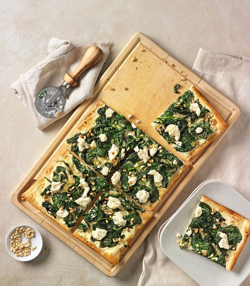 Pizza mit Spinat und Ricotta