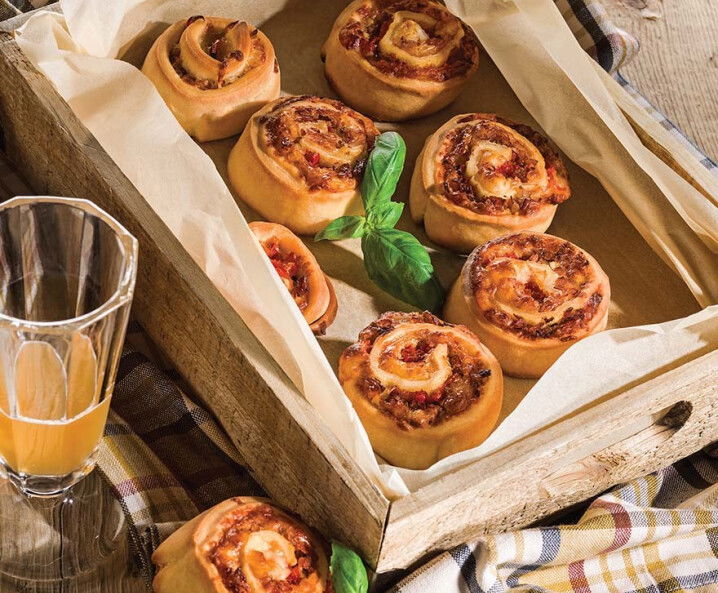 Pizzaschnecken mit Paprika und Schinken