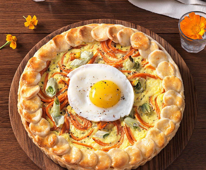 Quiche mit Karottenstreifen und Spiegelei Tante Fanny
