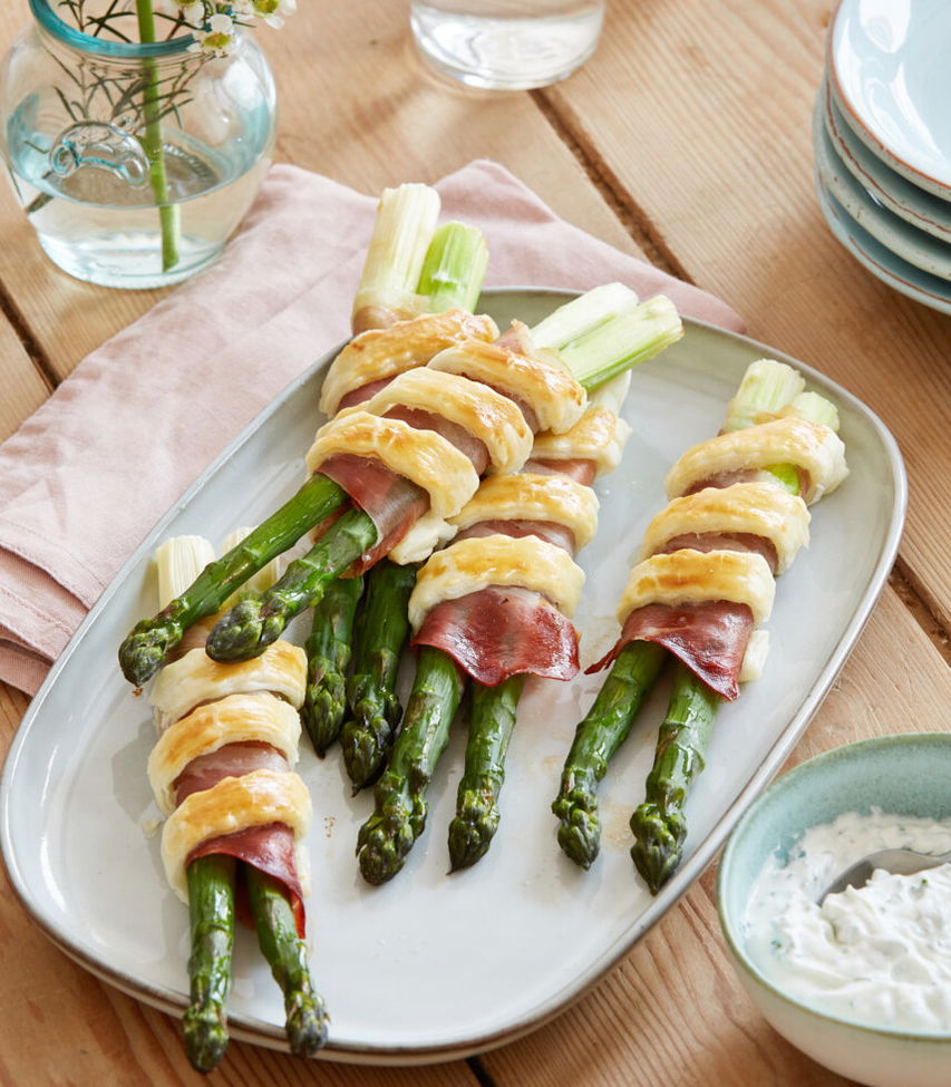 Spargelstangen mit Prosciutto