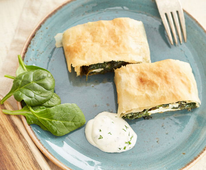 Spinat Feta Strudel mit gezogenem Strudelteig