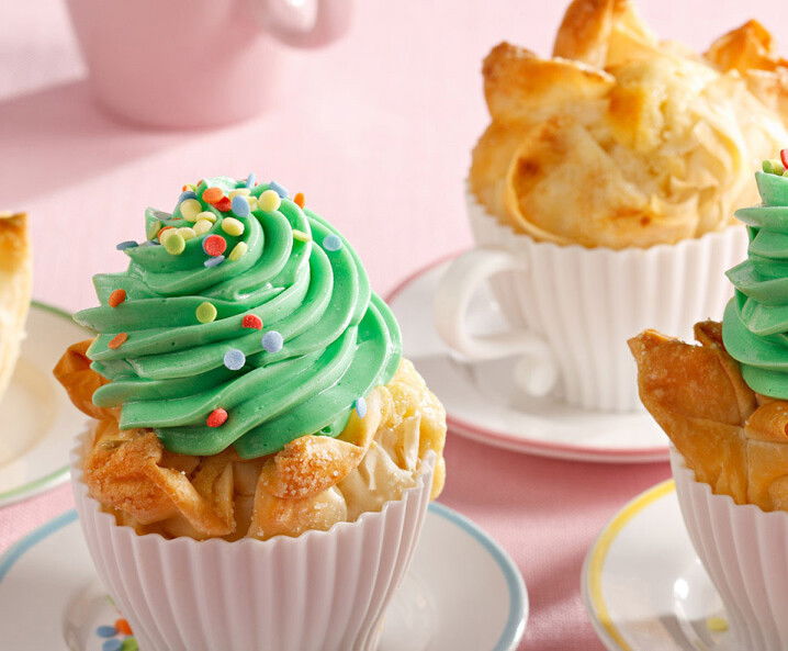 Strudelteig Cupcakes mit buntem Topping Tante Fanny