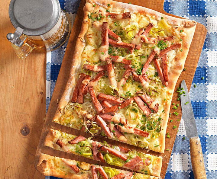 Wiesn Flammkuchen mit Leberkäse Tante Fanny