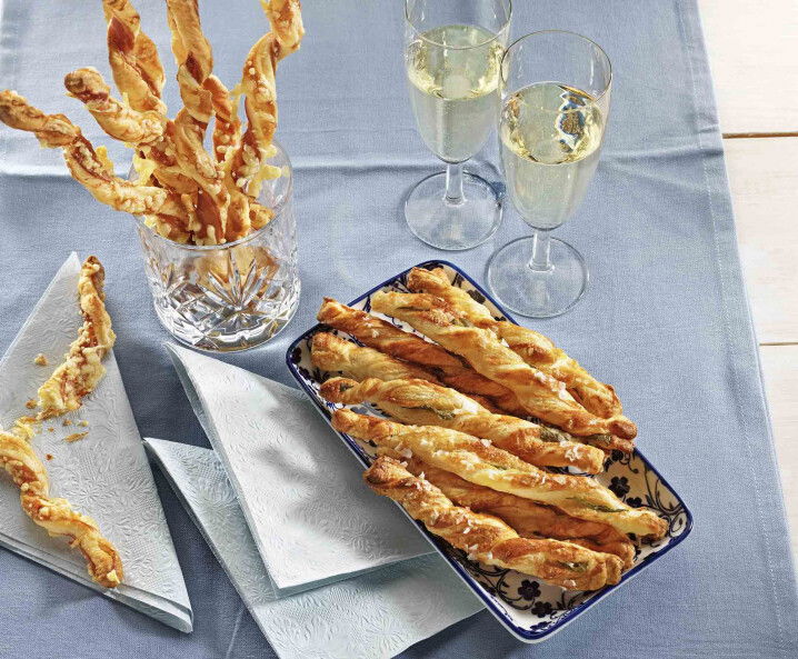 Zweierlei Blätterteigstangerl