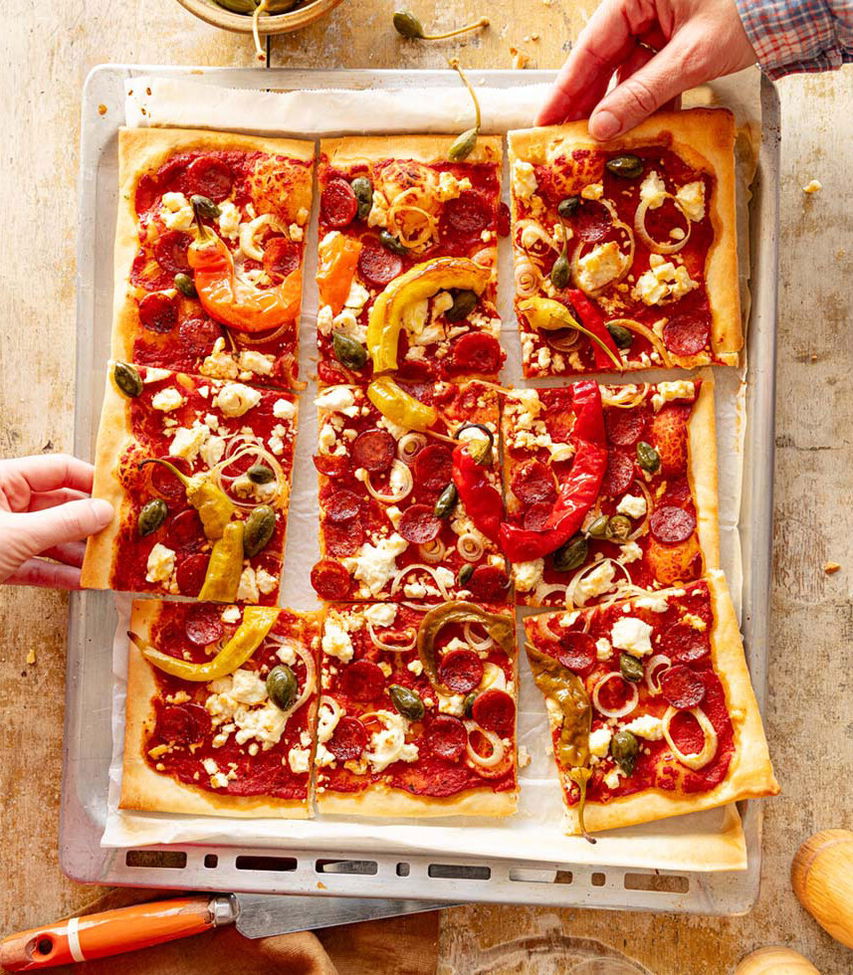 Pizza mit Chorizo und Schafkäse