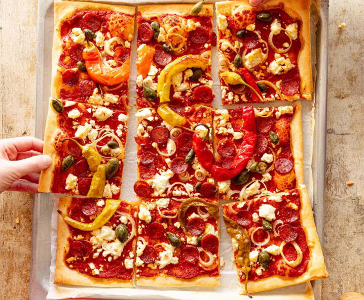 Pizza mit Chorizo und Schafkäse