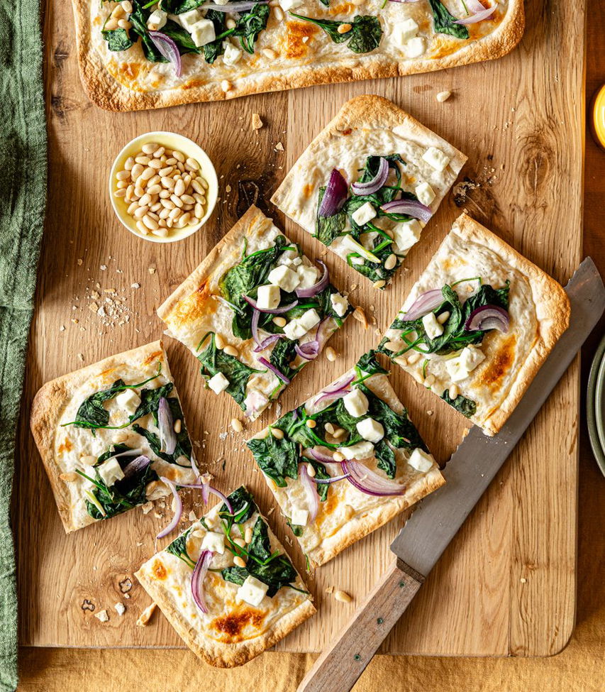 Flammkuchen mit Feta und Spinat