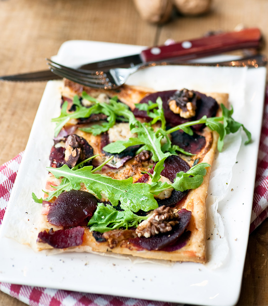 Flammkuchen mit roten Rüben