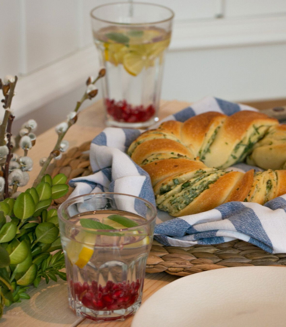 Kräuter Pizzaring mit Frischkäse