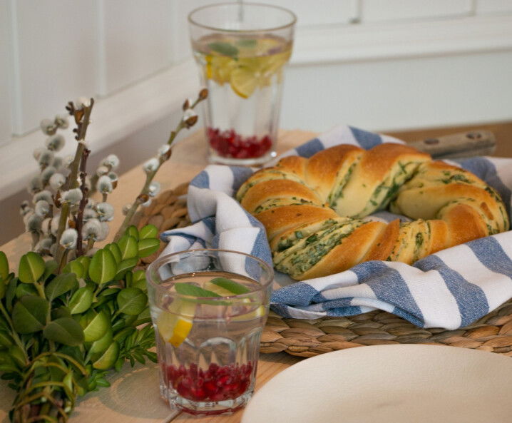 Kräuter Pizzaring mit Frischkäse