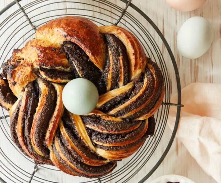 Osterkranz mit Marmelade und Mohn