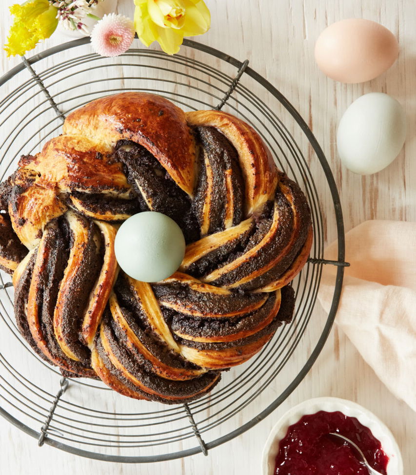 Osterkranz mit Marmelade und Mohn