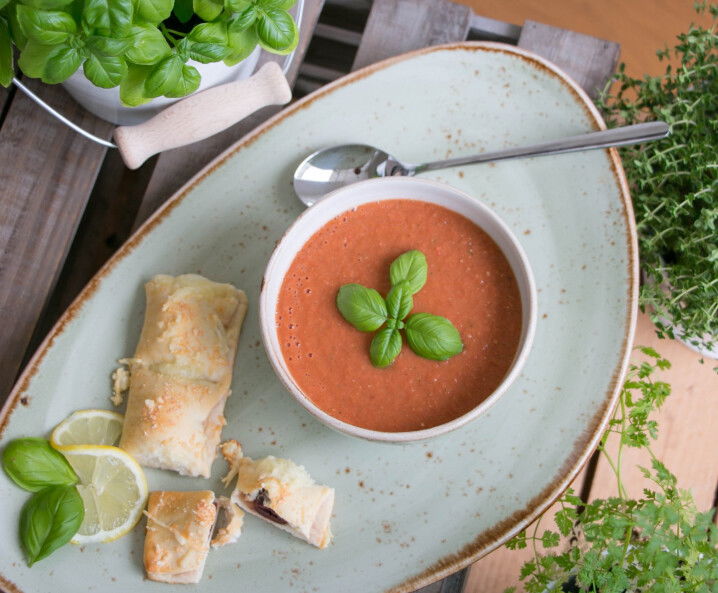 Gazpacho mit Olivenstangerl