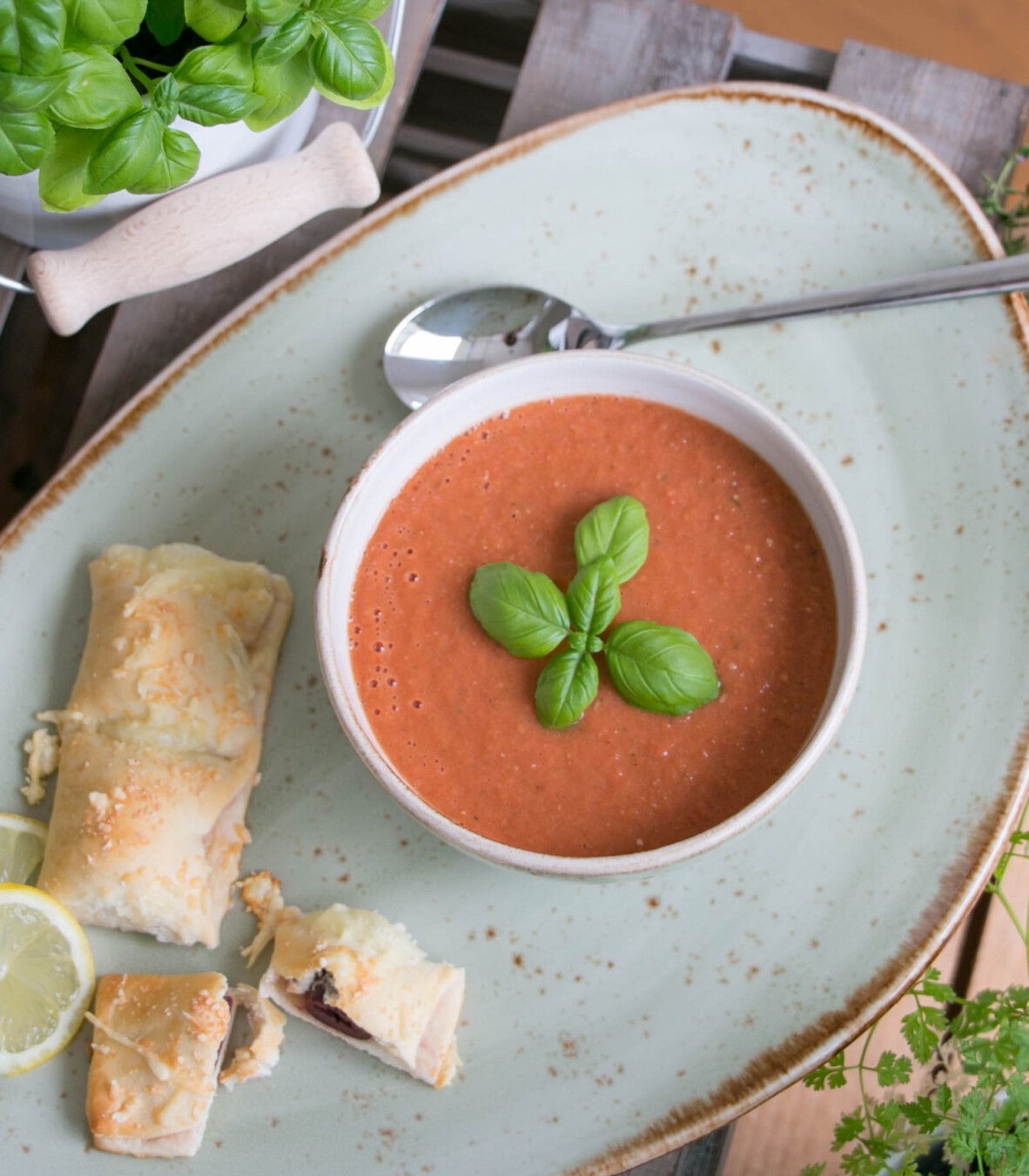Gazpacho mit Olivenstangerl