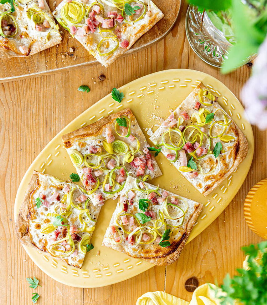 Flammkuchen mit Schinken und Lauch