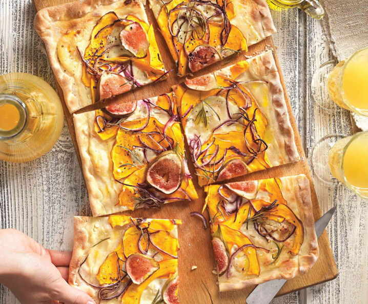 Flammkuchen mit Kürbis und Feigen