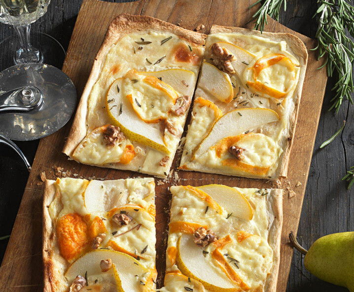 Flammkuchen mit Rotschmierkäse und Birne Tante Fanny