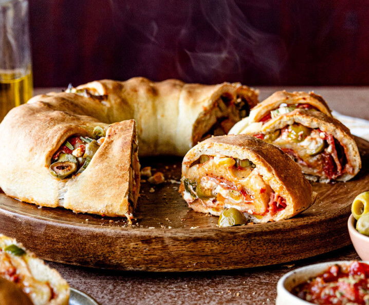 Pizzaring mit Schinken und Feta