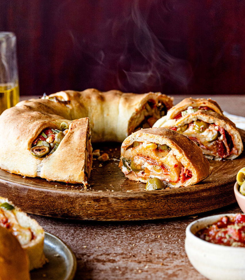 Pizzaring mit Schinken und Feta