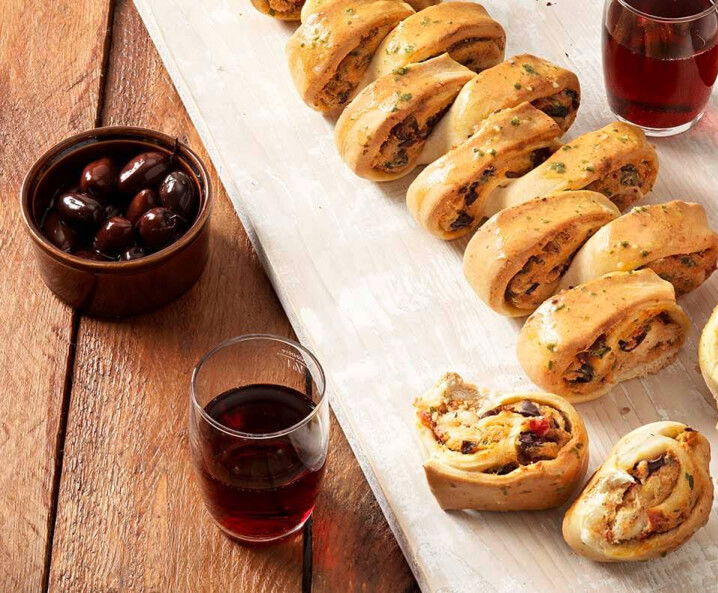 Pizzazupfschnecke mit getrockneten Tomaten, Kapern und Oliven