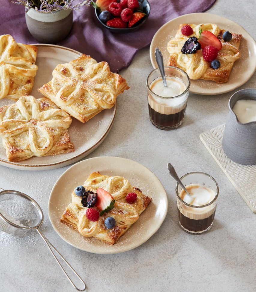 Süße Topfenblumen mit Früchten