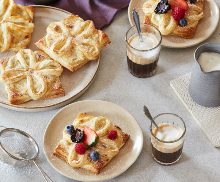 Süße Topfenblumen mit Früchten