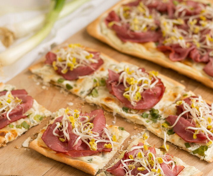 Flammkuchen mit Rindersaftschinken