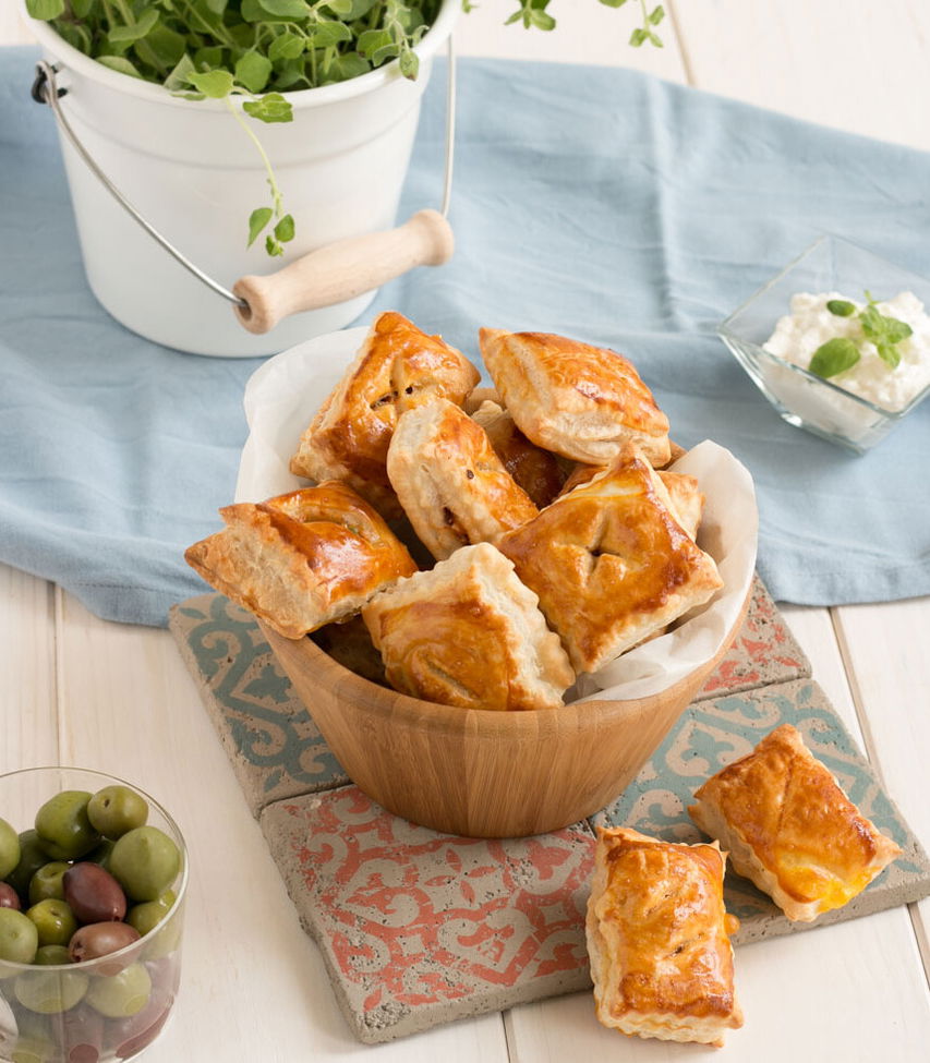 Mediterrane Tascherl mit Oliven, Tomaten und Feta - Tante Fanny