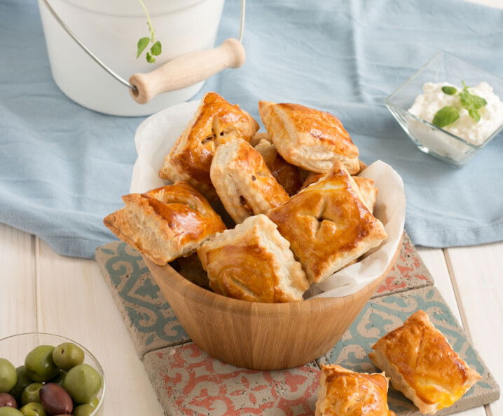 Mediterrane Tascherl mit Oliven, Tomaten und Feta - Tante Fanny