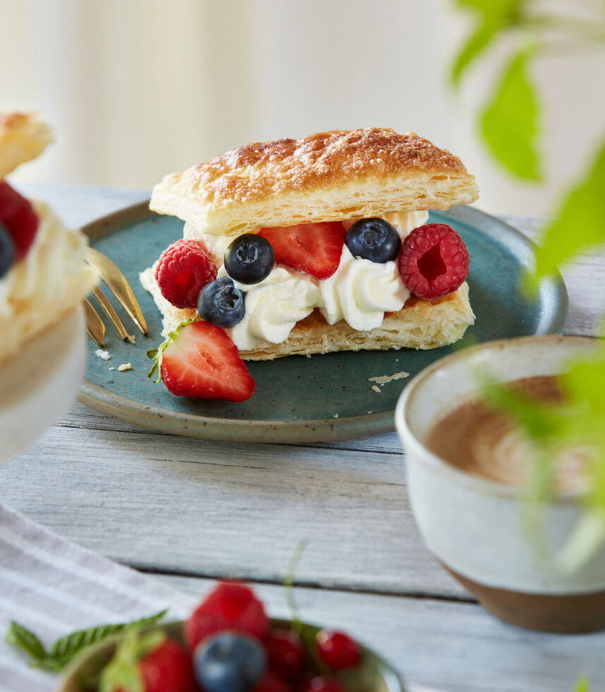 Blätterteigschnitten mit Beeren